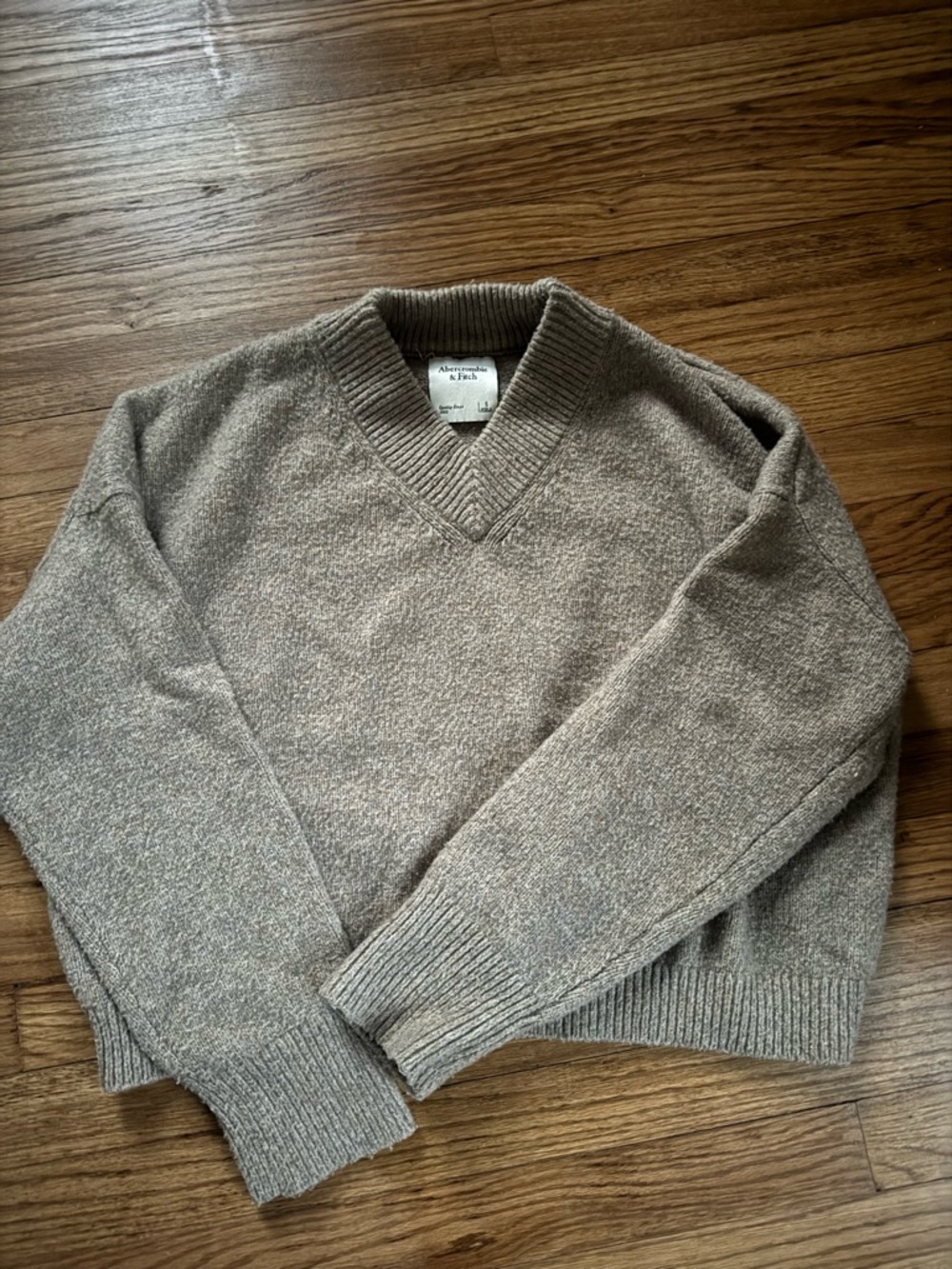 Abercrombie V-Neck Sweater in Taupe